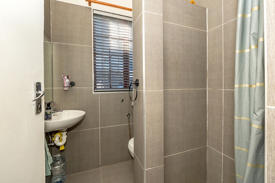 5 Bedroom Property for Sale in Wynberg Upper Western Cape